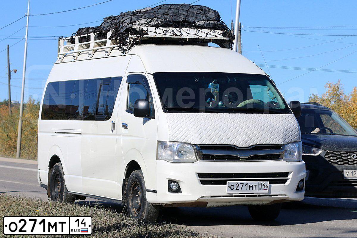 Фото автомобиля TOYOTA HIACE, 2011 — госномер А894НТ14. Цвет: Белый