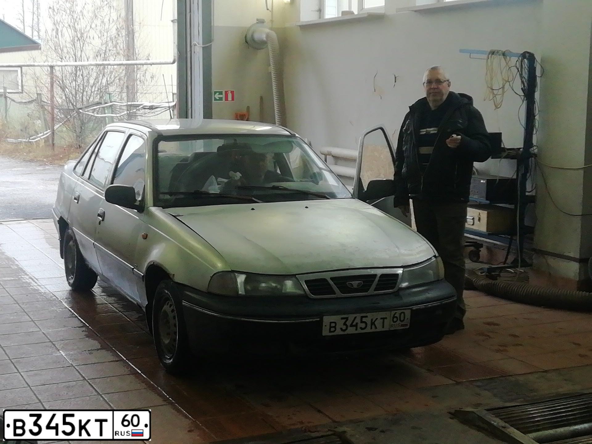 Фото автомобиля DAEWOO NEXIA, 2006 — госномер В345КТ60. Цвет: ПЕРЛАМУТРОВО-СЕРЕБРИСТЫЙ