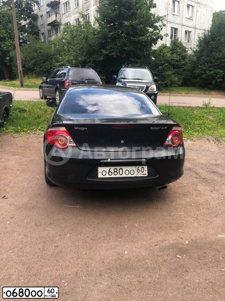 Фото автомобиля GAZ WOLGA SIBER, 2010 — госномер О680ОО60. Цвет: ЧЕРНЫЙ