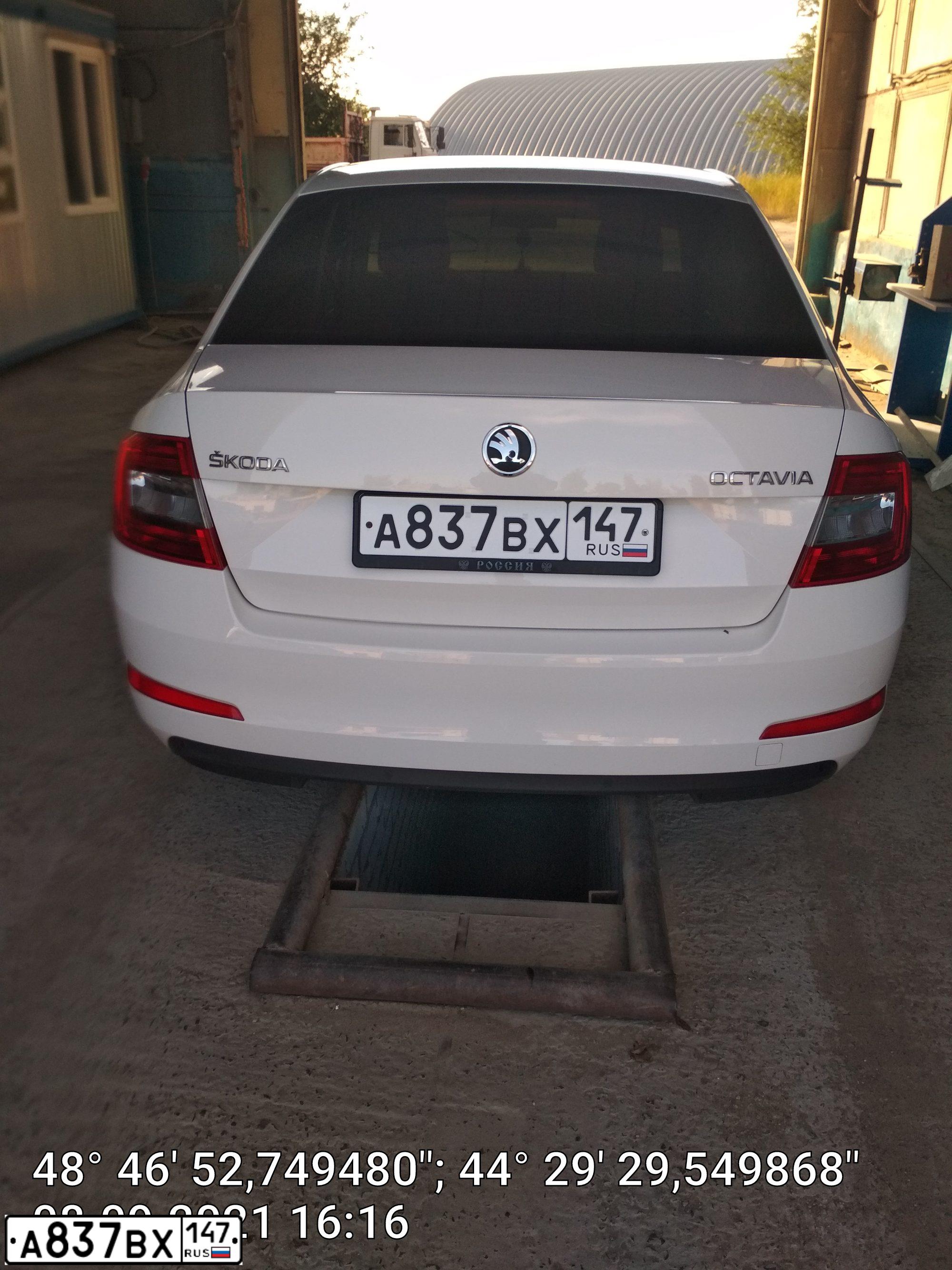 Фото автомобиля SKODA OCTAVIA, 2014 — госномер С091СЕ198. Цвет: Белый