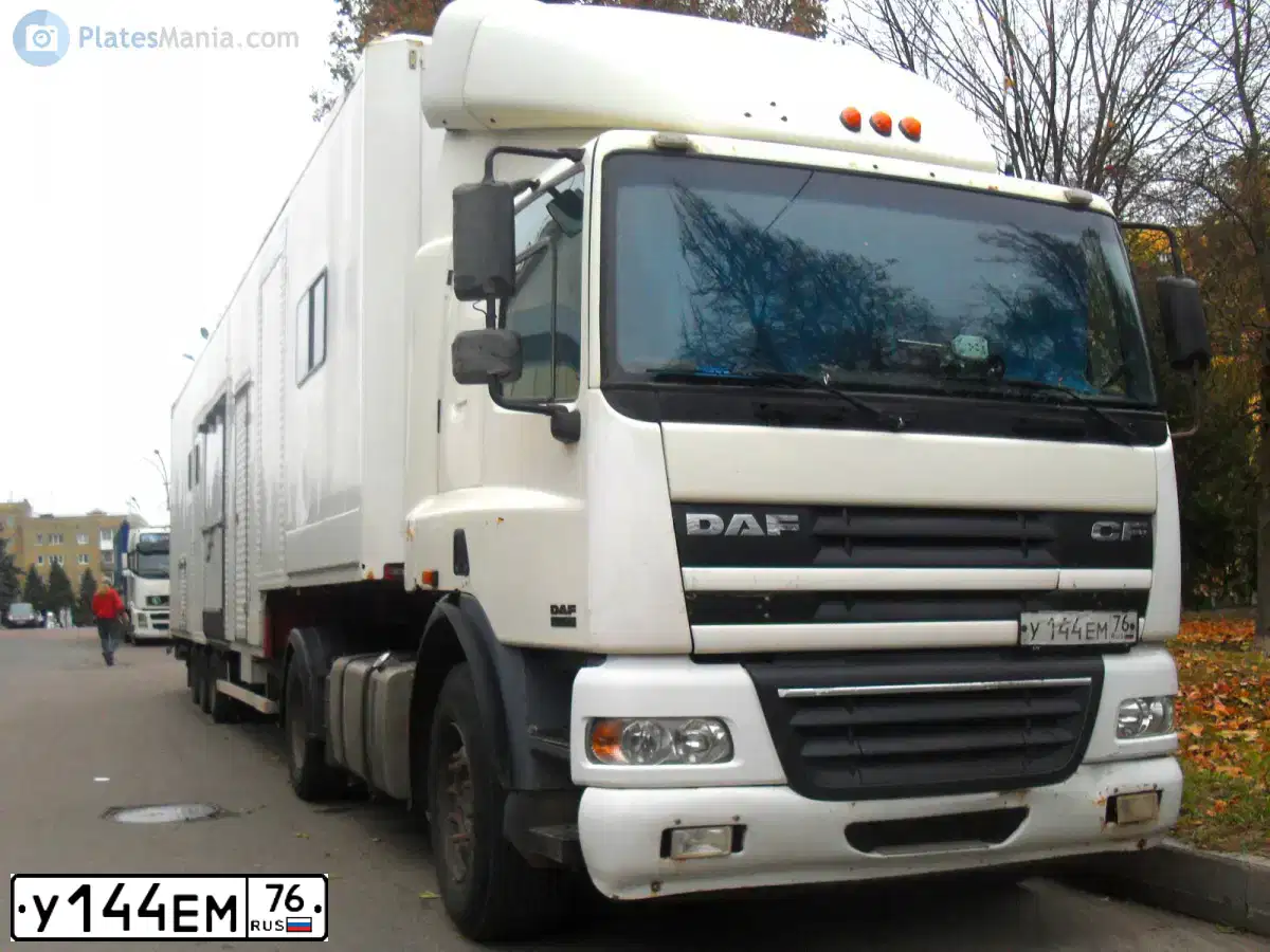 Фото автомобиля DAF CF 85 FT /4X2/, 2002 — госномер Р406ВР76. Цвет: Белый