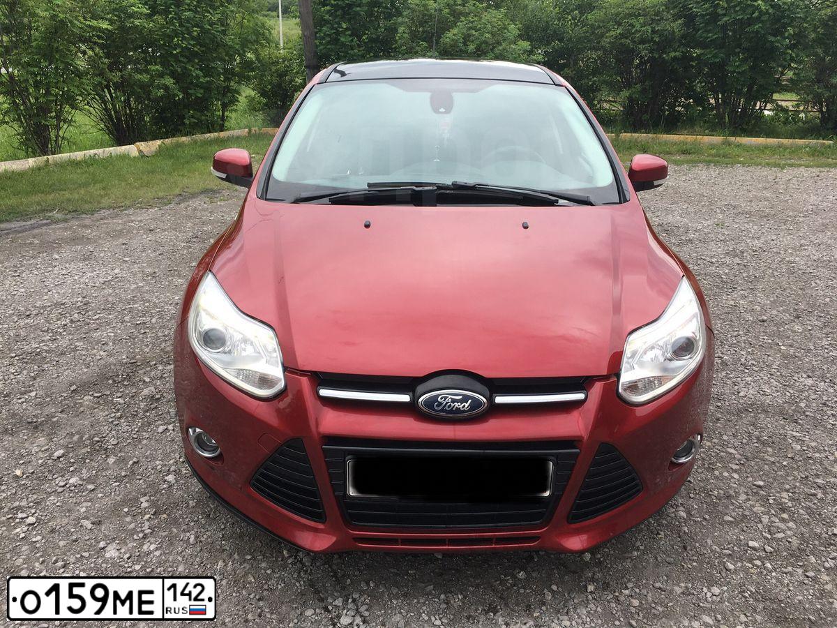 Фото автомобиля FORD FOCUS, 2011 — госномер О159МЕ142. Цвет: КРАСНЫЙ-ЧЕРНЫЙ