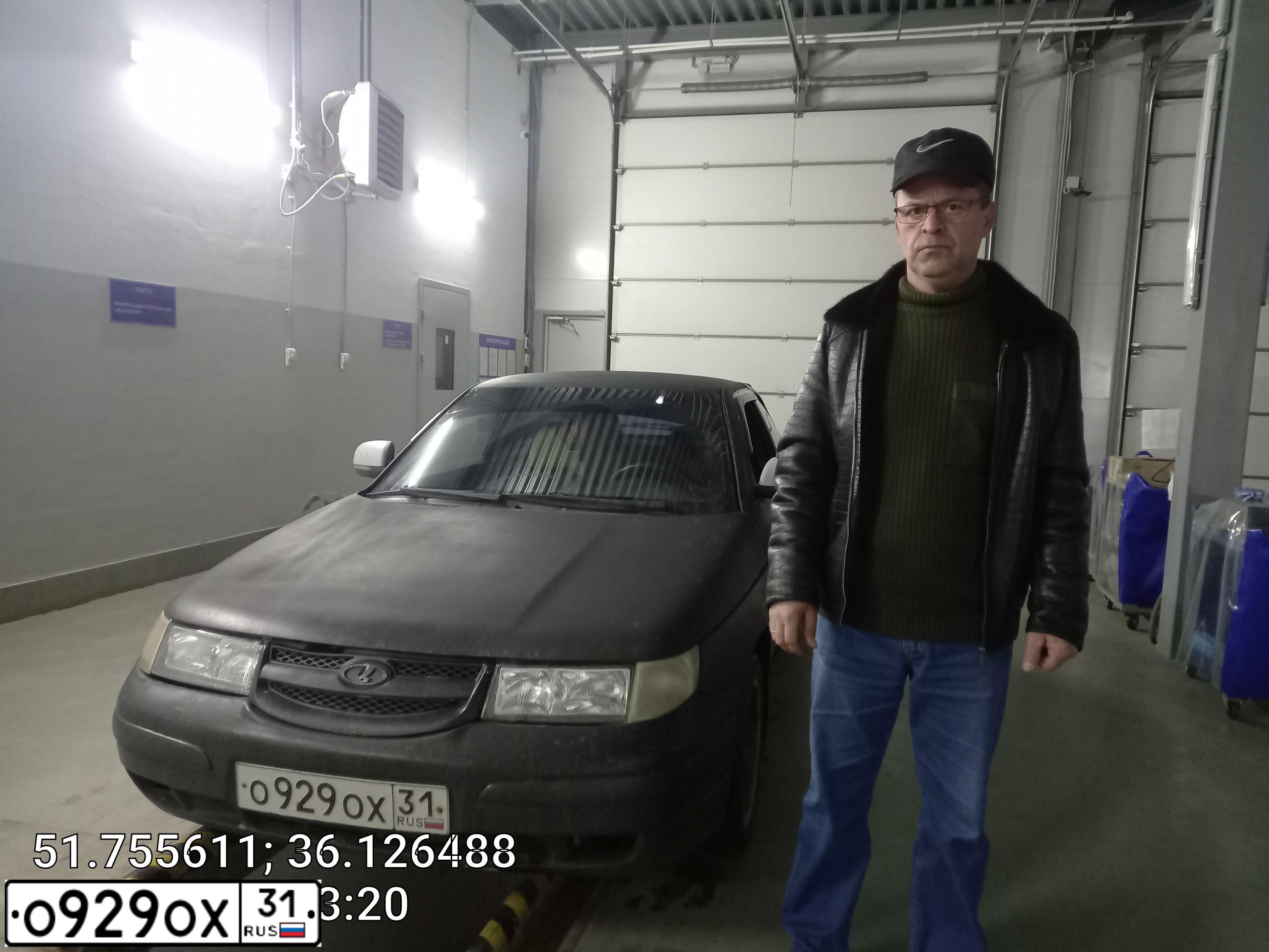 Фото автомобиля LADA 2112, 2008 — госномер О929ОХ31. Цвет: Темно-зеленый