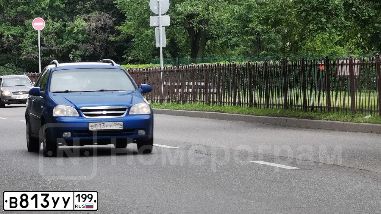 Фото автомобиля CHEVROLET LACETTI, 2009 — госномер В813УУ199. Цвет: СИНИЙ