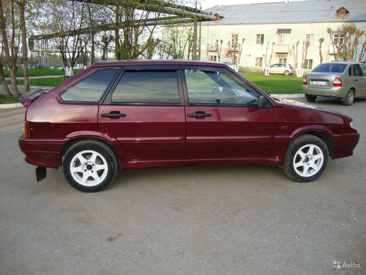 Фото автомобиля LADA 1118 KALINA, 2009 — госномер Т640НР43. Цвет: БЕЛО-ЖЕЛТЫЙ ПЕРЛАМУТРОВЫЙ