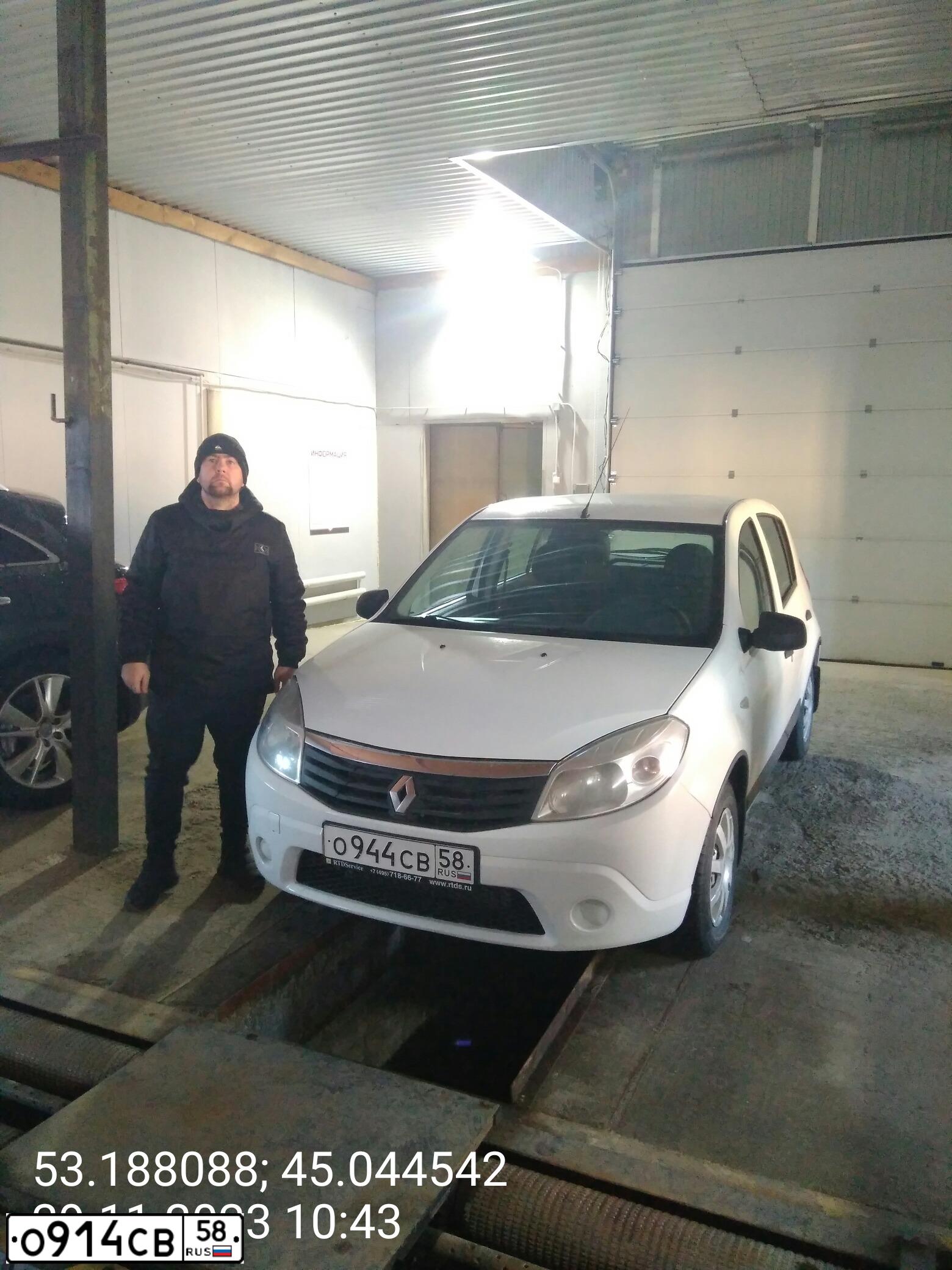 Фото автомобиля RENAULT SANDERO, 2013 — госномер О944СВ58
