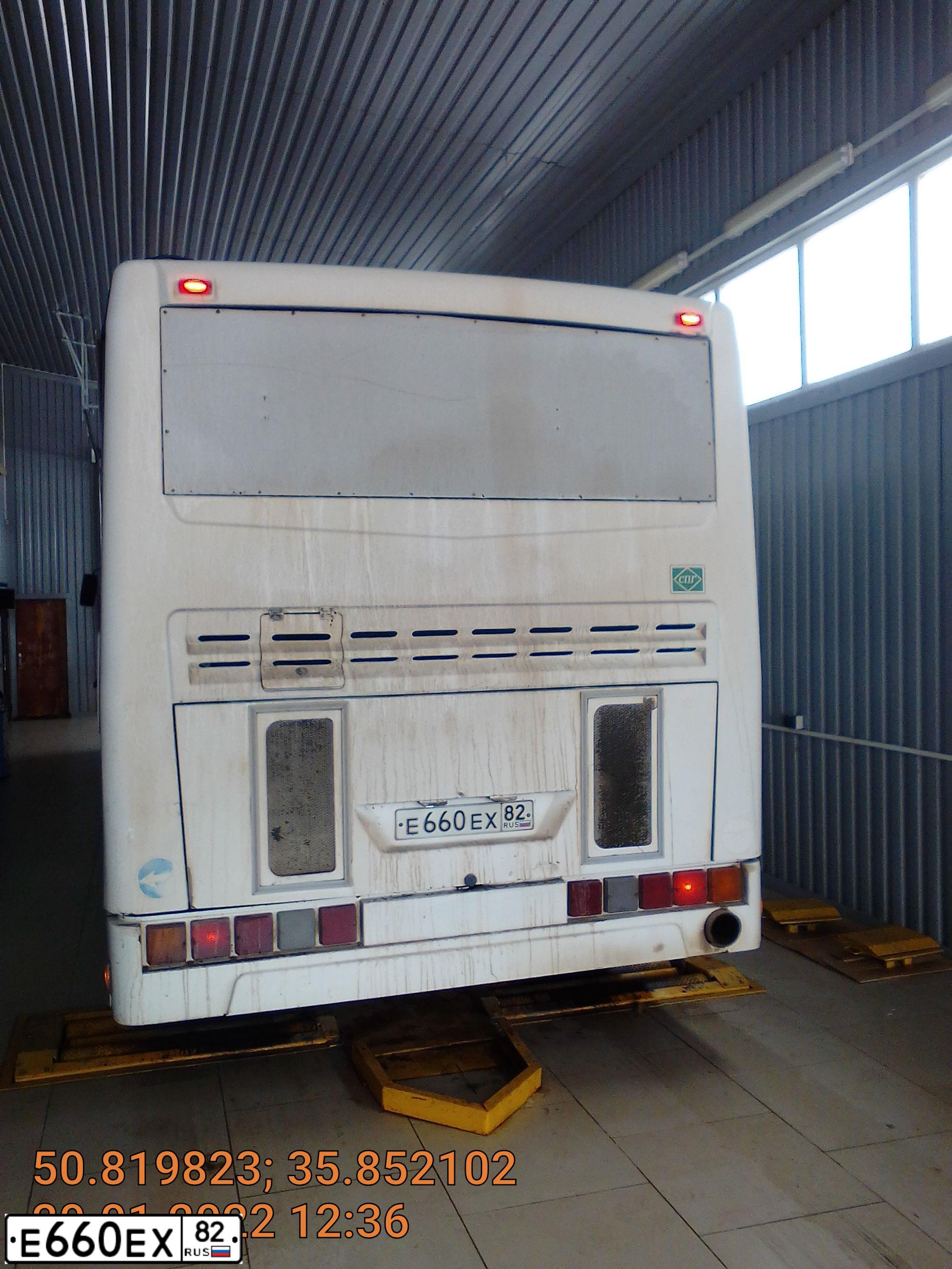 Фото автомобиля NEFAZ 5299 /KAMAZ 5297 4X2/, 2013 — госномер Е660ЕХ82. Цвет: БЕЛЫЙ