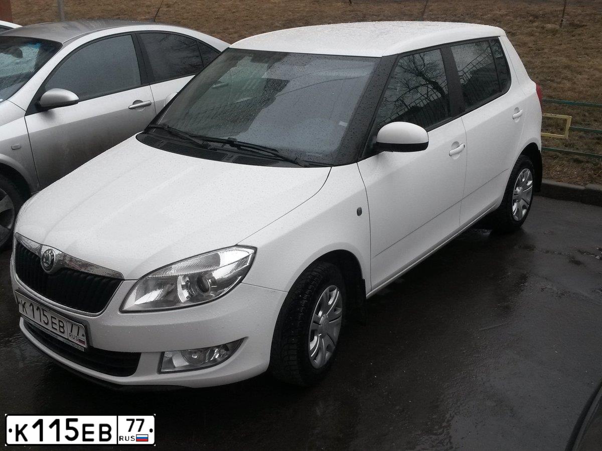 Фото автомобиля SKODA FABIA, 2012 — госномер К115ЕВ77. Цвет: БЕЛЫЙ