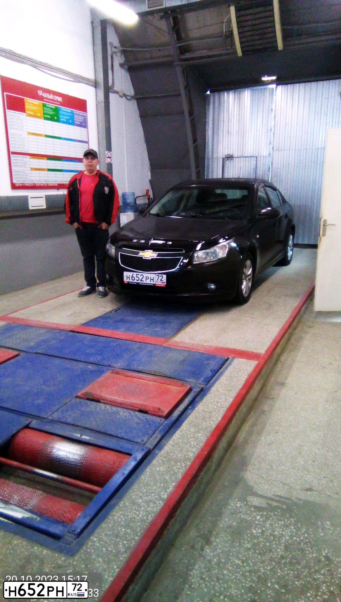 Фото автомобиля CHEVROLET CRUZE, 2011 — госномер Х858ТА72. Цвет: ЧЕРНЫЙ