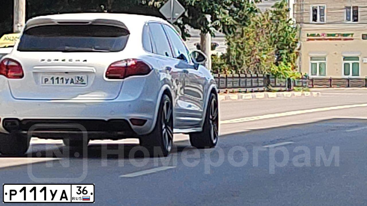 Фото автомобиля AUDI A4, 2011 — госномер Р111УА36. Цвет: БЕЛЫЙ