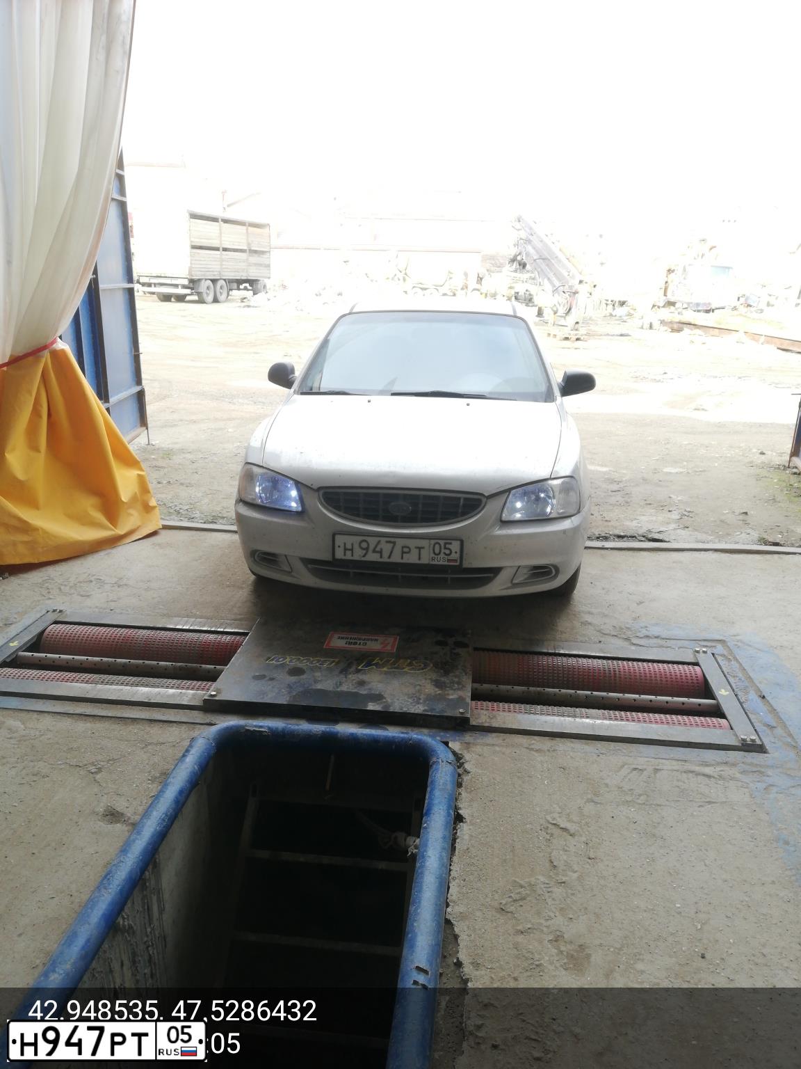 Фото автомобиля HYUNDAI ACCENT, 2009 — госномер С296ХС05. Цвет: СЕРЕБРИСТЫЙ