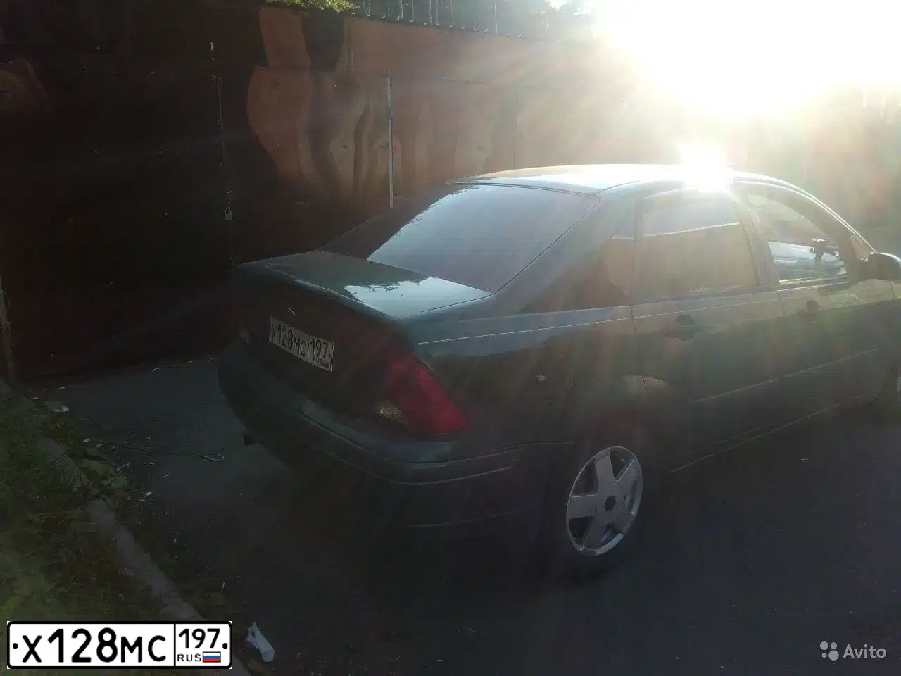 Фото автомобиля FORD FOCUS, 2001 — госномер Н073УУ33. Цвет: Темно-зеленый