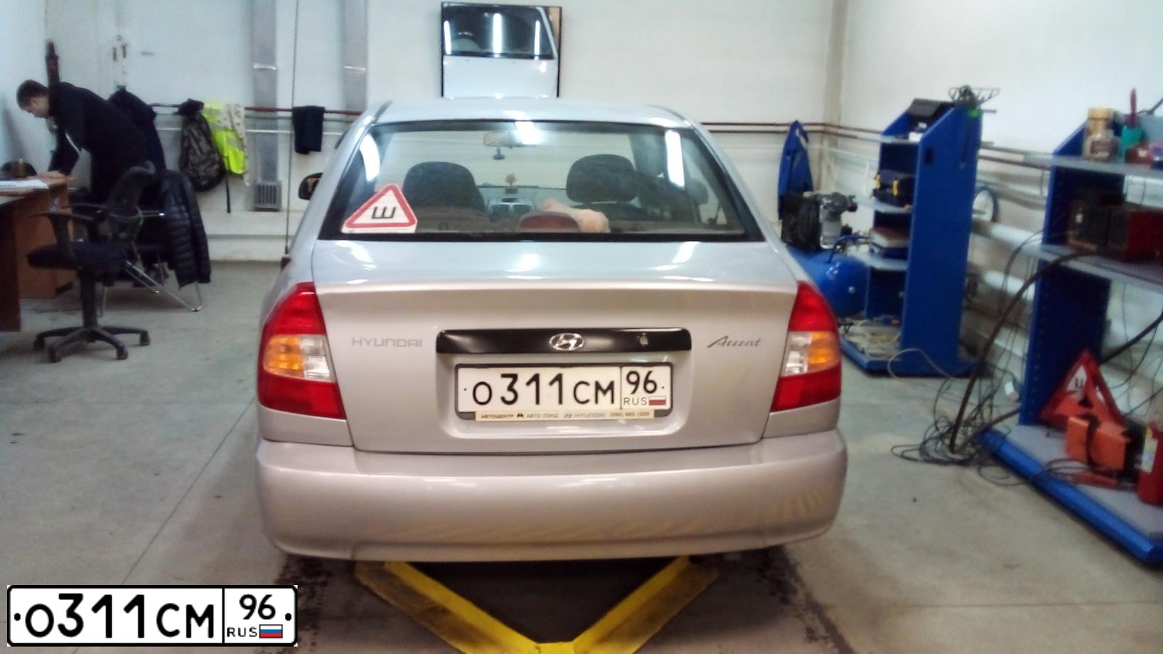 Фото автомобиля TAGAZ ACCENT, 2005 — госномер О311СМ96. Цвет: СВЕТЛО-СЕРЫЙ