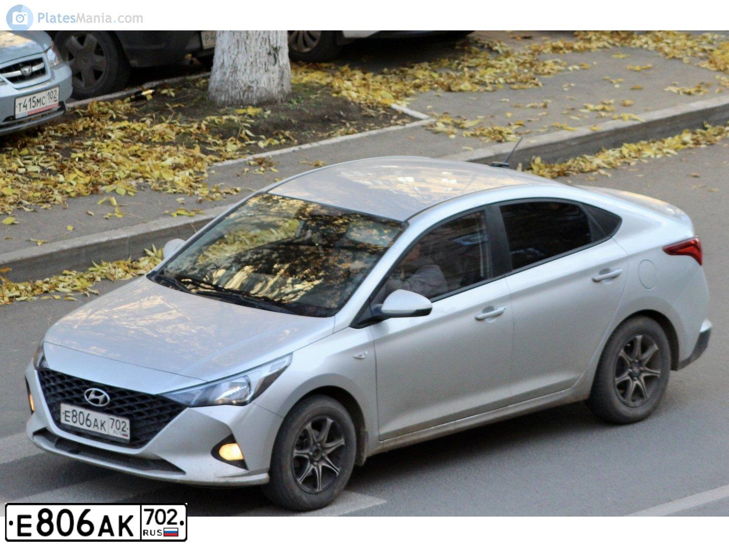 Фото автомобиля HYUNDAI SOLARIS, 2020 — госномер Е806АК702. Цвет: СЕРЫЙ