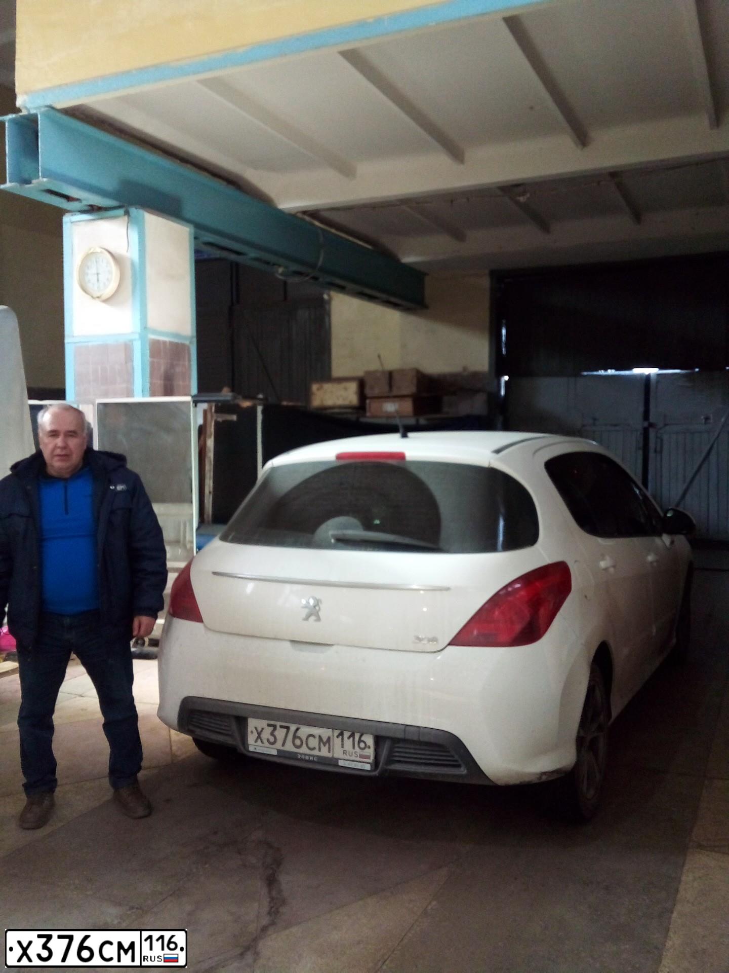 Фото автомобиля PEUGEOT 308, 2012 — госномер Р007ОТ64. Цвет: БЕЛЫЙ