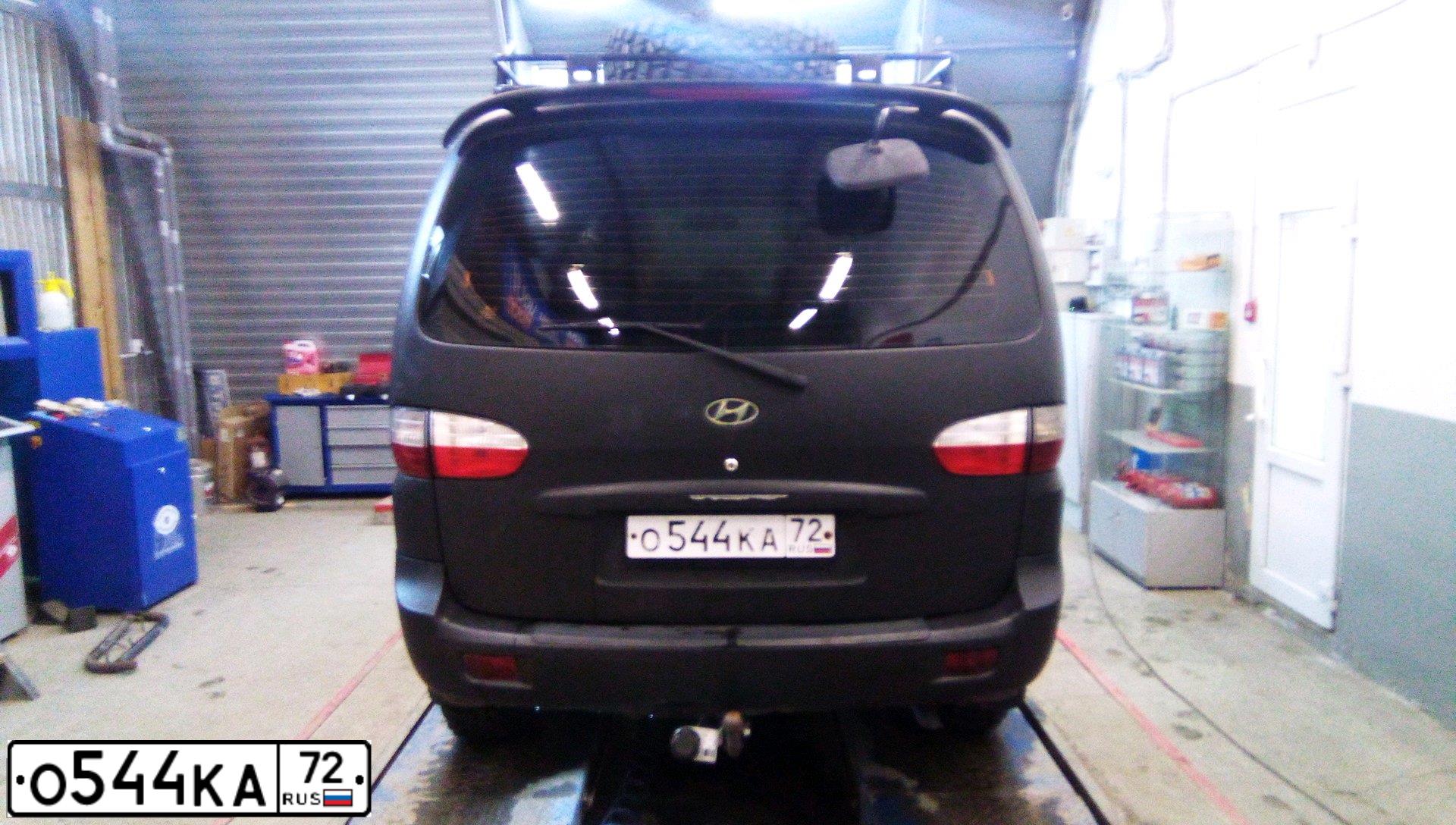 Фото автомобиля HYUNDAI H 1/H 100/STAREX, 2007 — госномер О544КА72. Цвет: ЧЕРНЫЙ