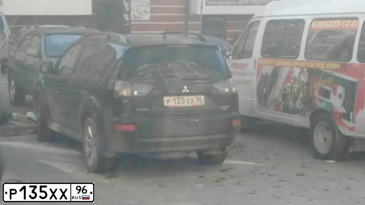 Фото автомобиля MITSUBISHI OUTLANDER, 2010 — госномер А144УС123. Цвет: Темно-синий