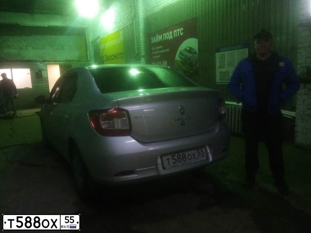 Фото автомобиля RENAULT LOGAN, 2015 — госномер Т588ОХ55. Цвет: СВЕТЛО-СЕРЫЙ