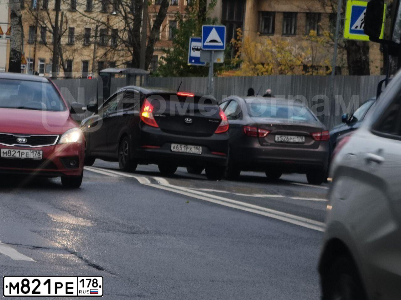 Фото автомобиля KIA CEE'D, 2011 — госномер М821РЕ178. Цвет: Красный