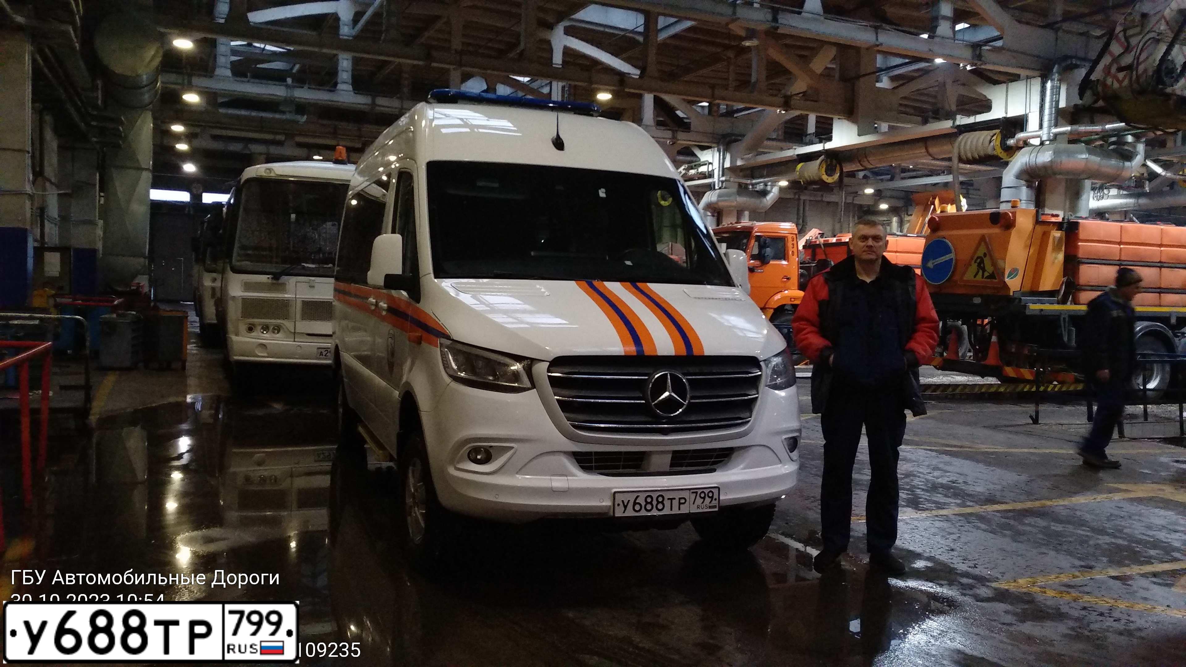 Фото автомобиля MERCEDES SPRINTER, 2019 — госномер У688ТР799. Цвет: ЦВ СХ А29 ПО ГОСТ Р 50574-2019