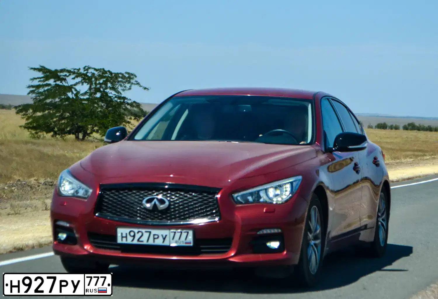 Фото автомобиля INFINITI Q50, 2015 — госномер Н927РУ777. Цвет: КРАСНЫЙ