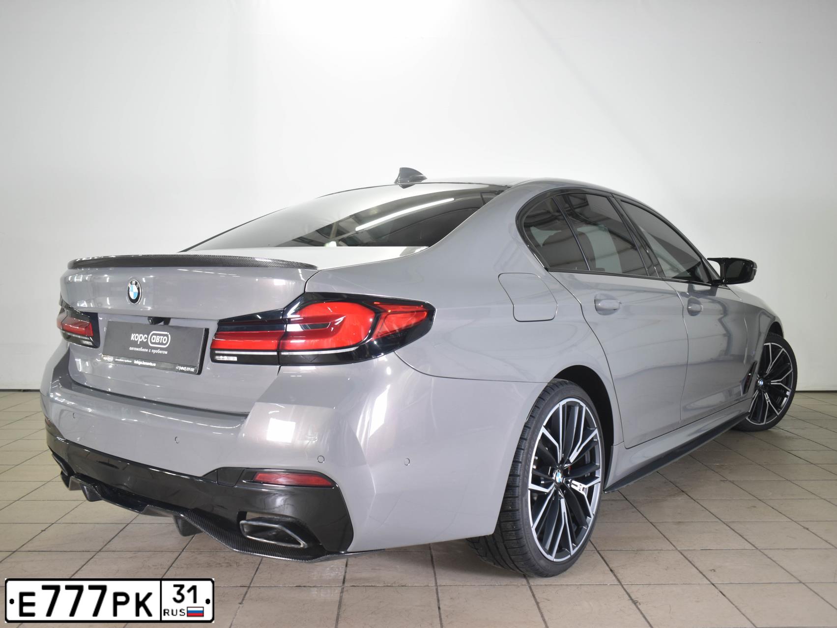 Фото автомобиля BMW 530I, 2021 — госномер С787ВВ40. Цвет: СЕРЫЙ
