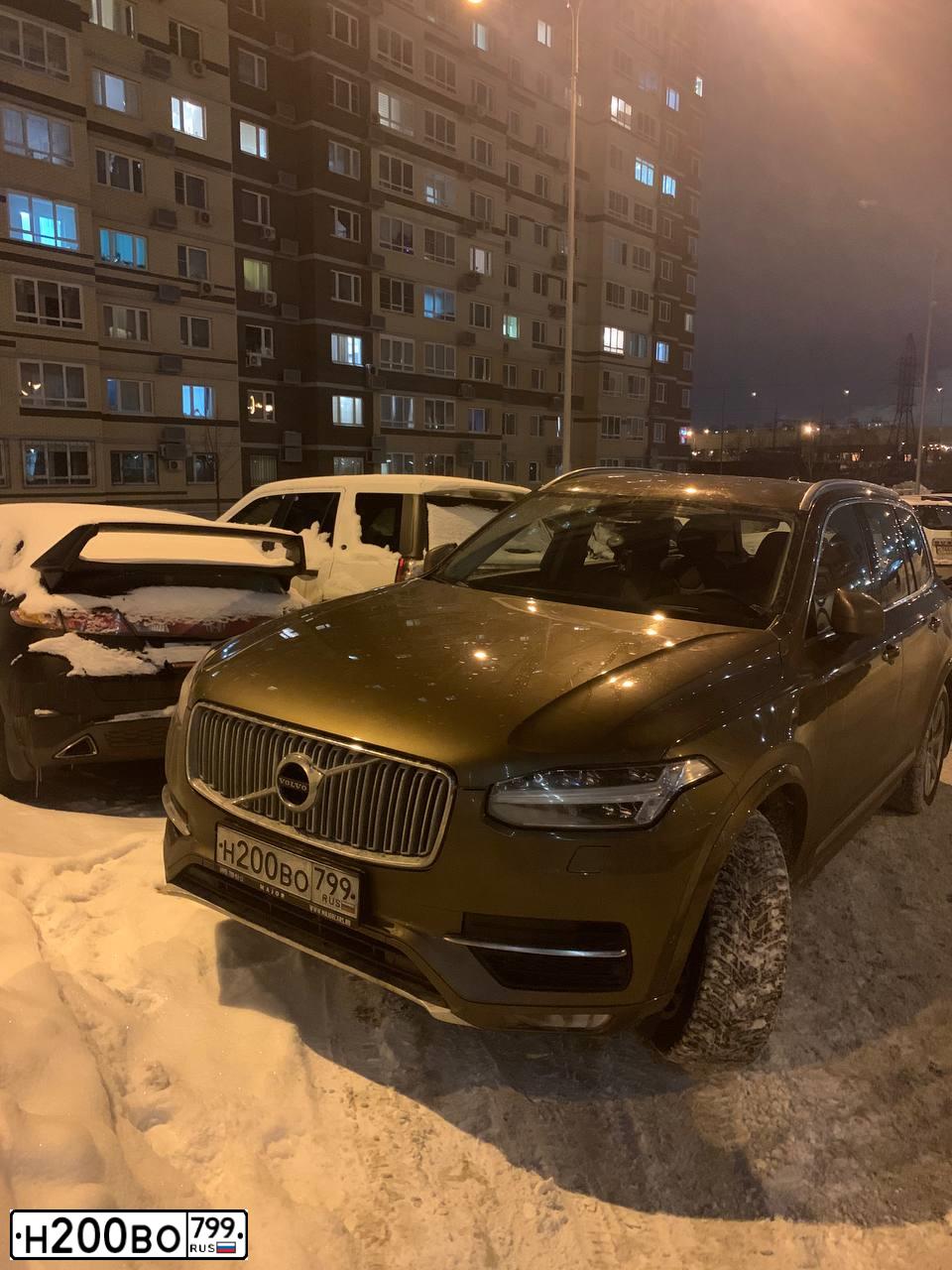 Фото автомобиля VOLVO XC90, 2017 — госномер Е878МВ977. Цвет: СЕРО-БРОНЗОВЫЙ
