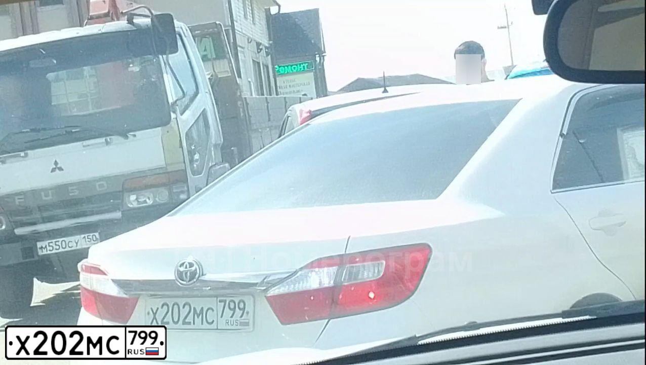 Фото автомобиля TOYOTA CAMRY, 2014 — госномер Х202МС799. Цвет: Белый