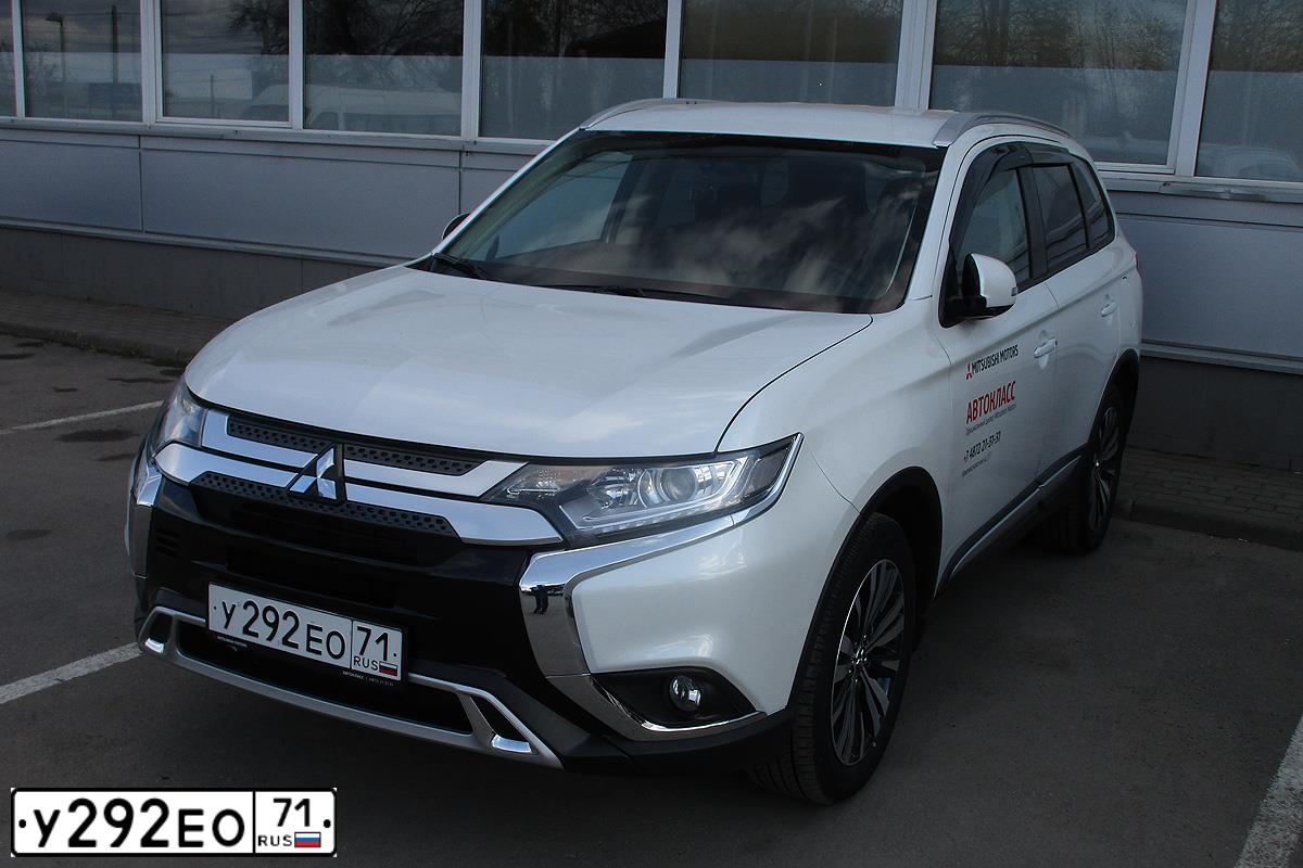 Фото автомобиля MITSUBISHI OUTLANDER, 2020 — госномер О633МК71. Цвет: БЕЛЫЙ ПЕРЛАМУТР