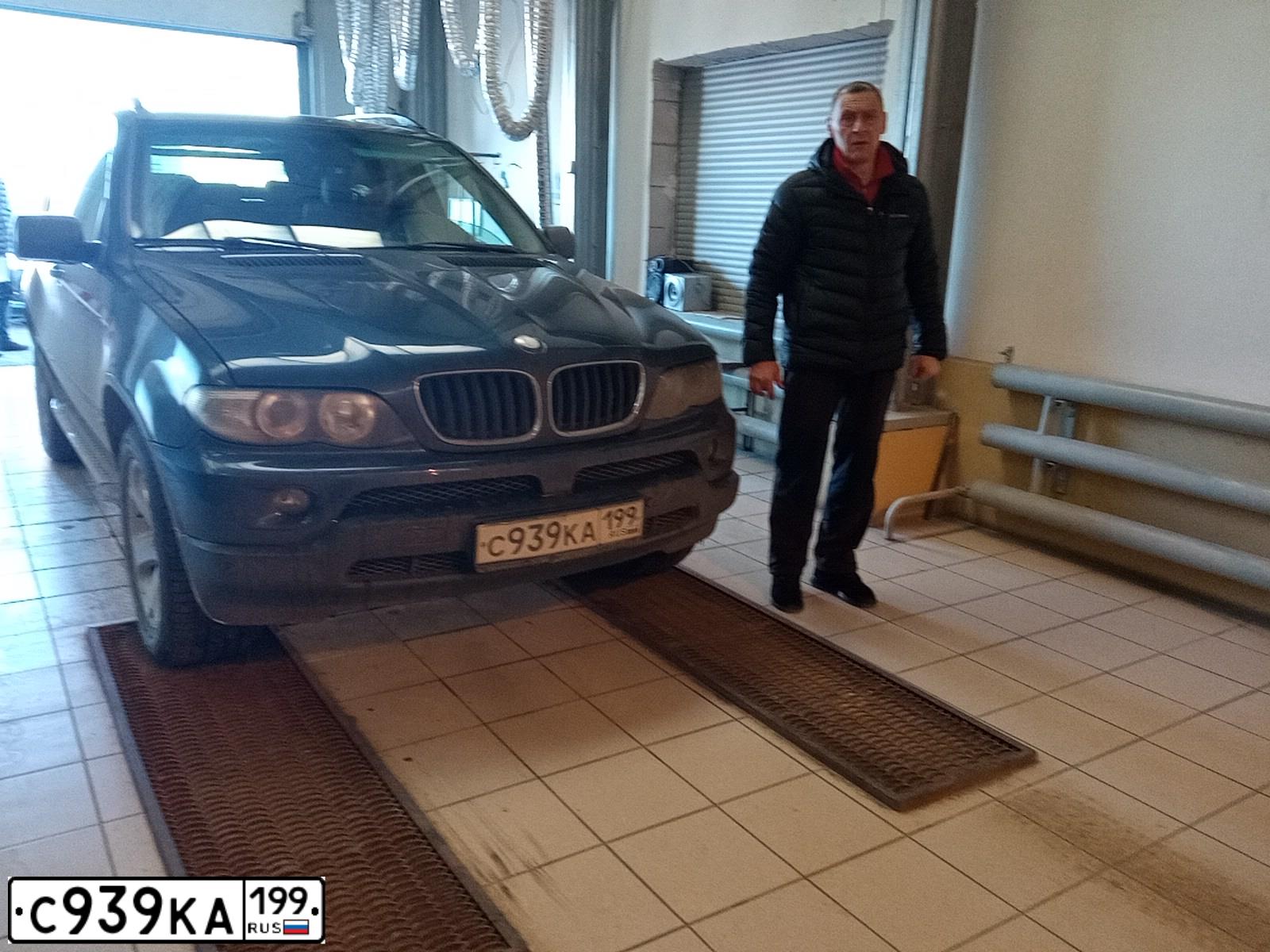 Фото автомобиля BMW X5, 2004 — госномер С939КА199. Цвет: СИНИЙ