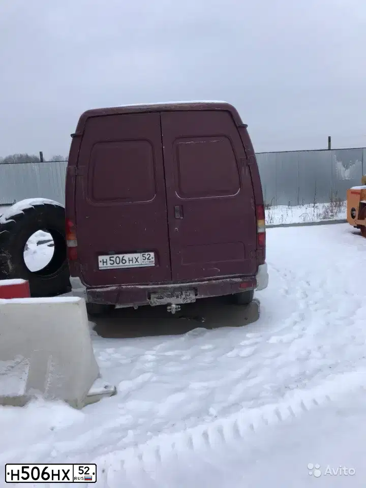 Фото автомобиля GAZ 2752 SOBOL, 2002 — госномер Н506НХ52. Цвет: ТЕМНО-КРАСНЫЙ