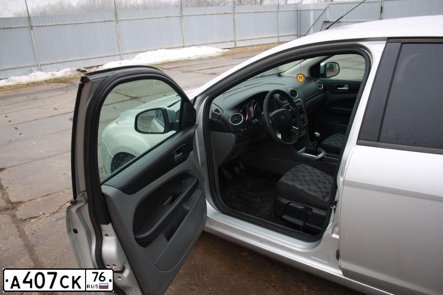Фото автомобиля FORD FOCUS, 2008 — госномер А407СК76. Цвет: СВЕТЛО-СЕРЫЙ