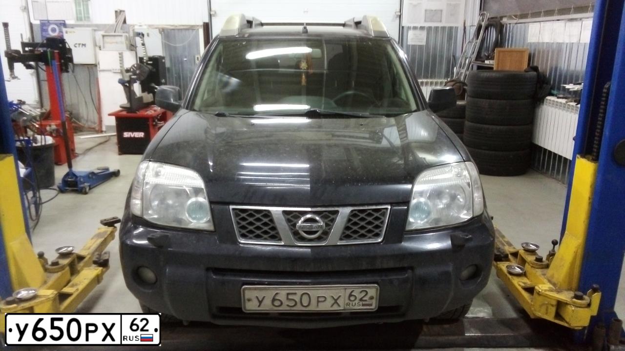 Фото автомобиля NISSAN X-TRAIL, 2005 — госномер У650РХ62. Цвет: ЧЕРНЫЙ