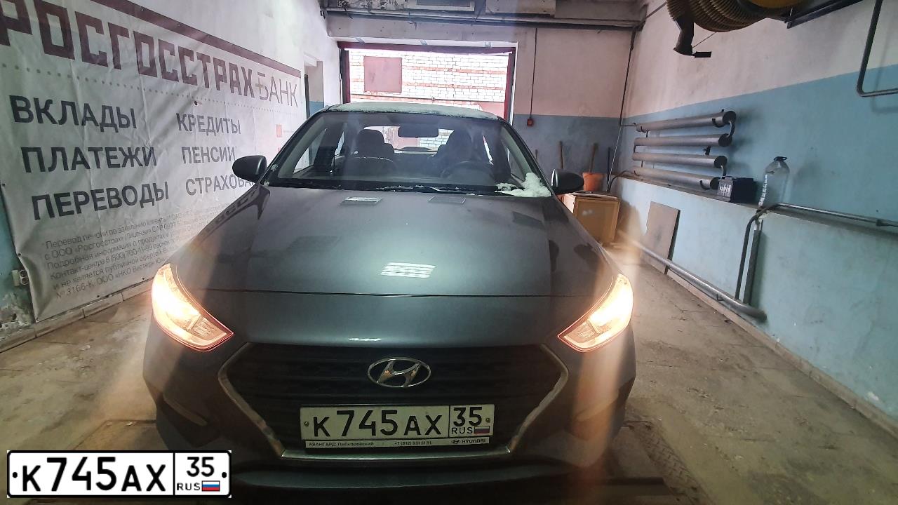 Фото автомобиля HYUNDAI SOLARIS, 2018 — госномер К745АХ35. Цвет: Серый