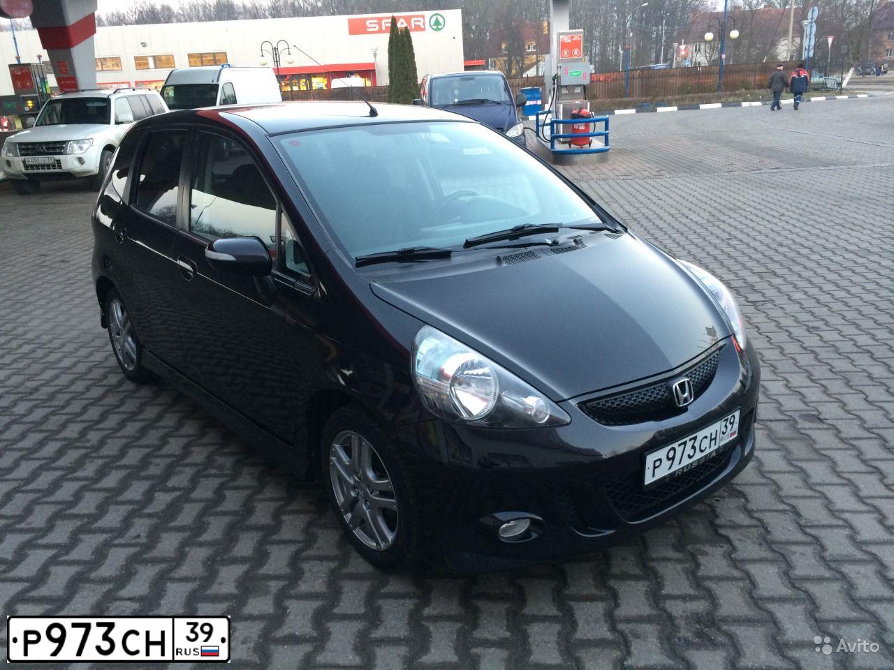 Фото автомобиля HONDA JAZZ, 2008 — госномер Р973СН39. Цвет: ЧЕРНЫЙ