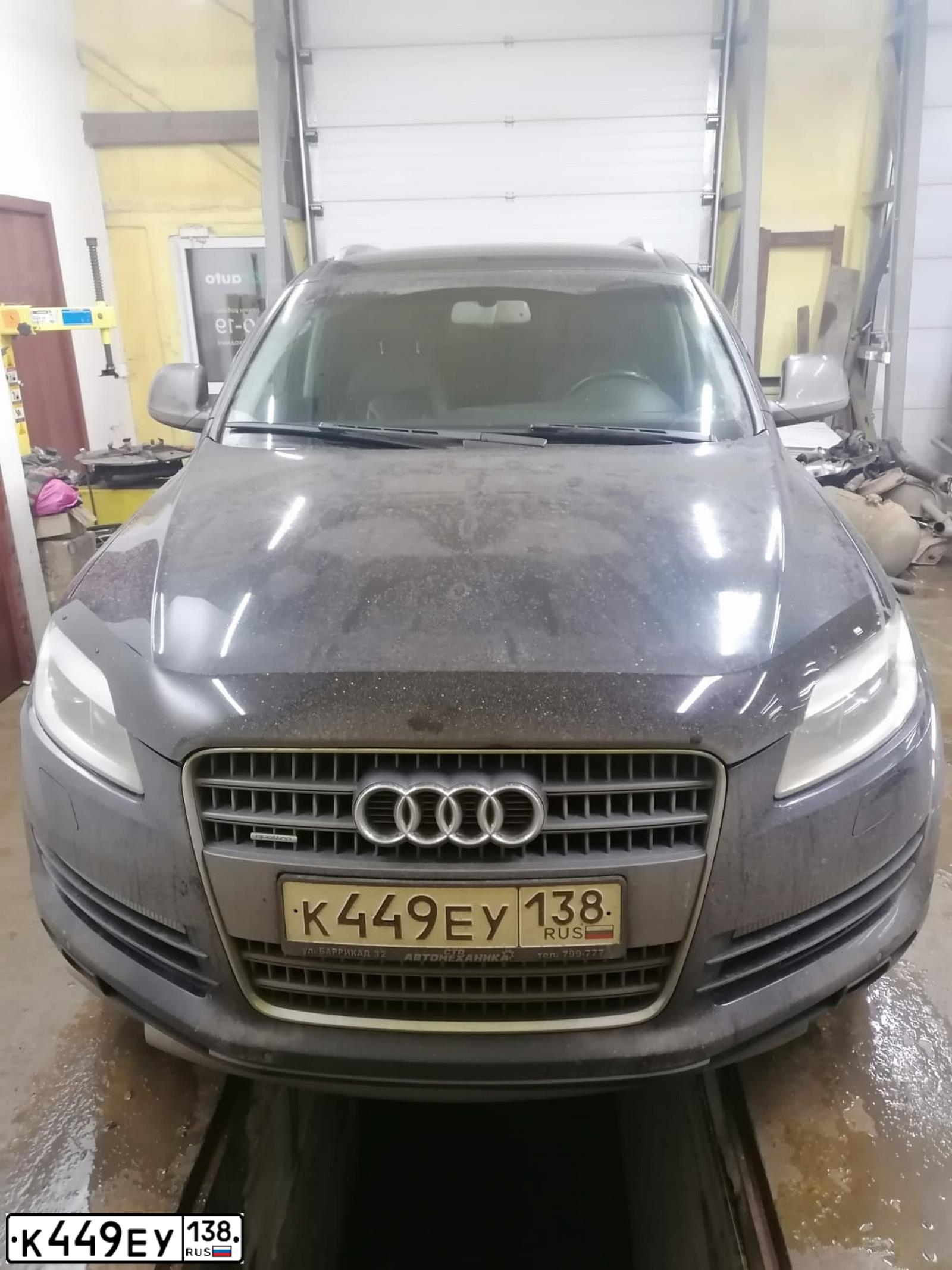 Фото автомобиля AUDI Q7, 2007 — госномер Е695ТМ186. Цвет: ТЕМНО СИНИЙ