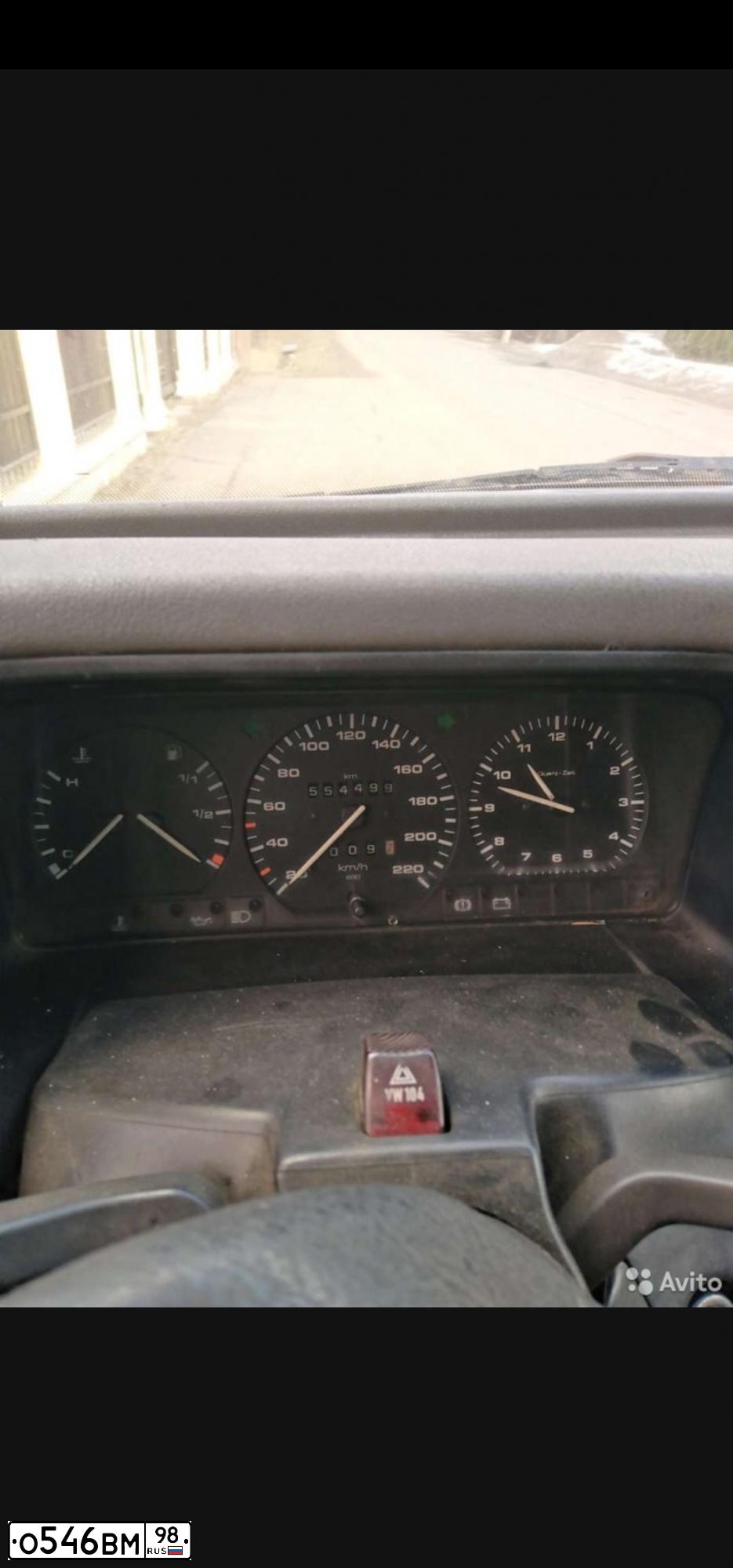 Фото автомобиля VOLKSWAGEN CARAVELLE, 1993 — госномер Е351КО147. Цвет: СВЕТЛО-ЗЕЛЕНЫЙ
