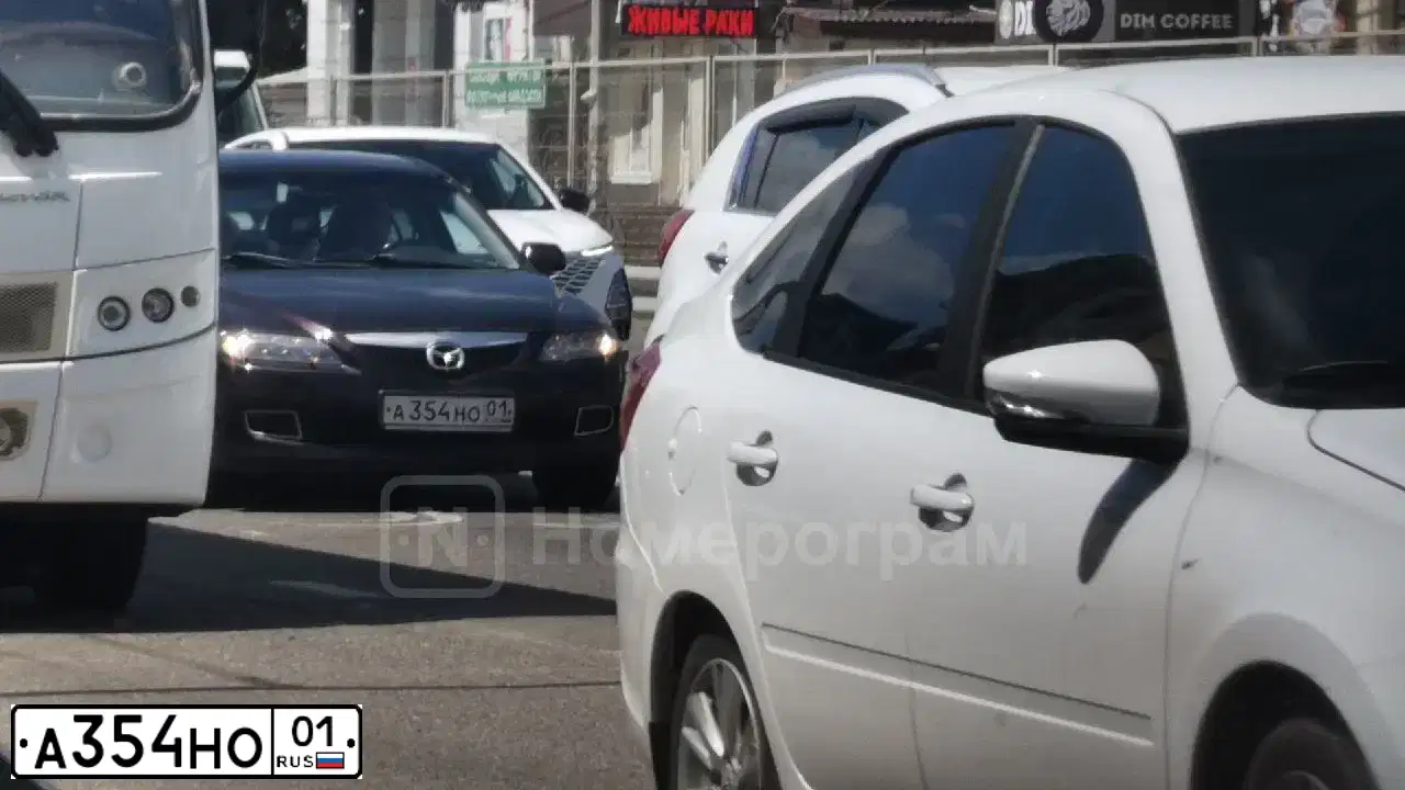 Фото автомобиля MAZDA 6, 2006 — госномер А354НО01. Цвет: Т.ВИШНЕВЫЙ