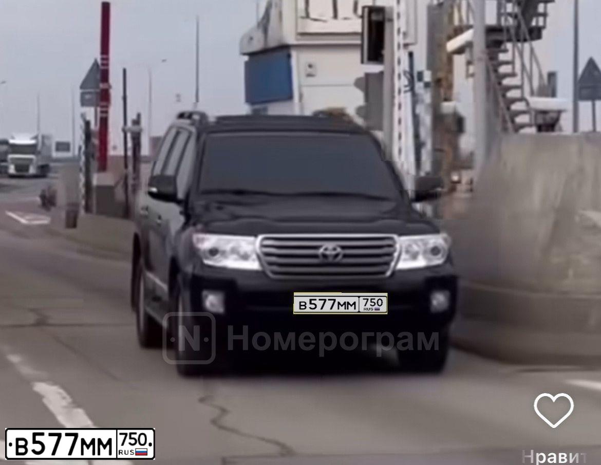 Фото автомобиля FORD FUSION, 2007 — госномер У008СК190. Цвет: КРАСНЫЙ