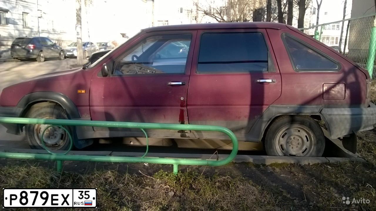 Фото автомобиля IZH 2126, 2001 — госномер Р879ЕХ35. Цвет: КРАСНЫЙ(ГРАНАТ)