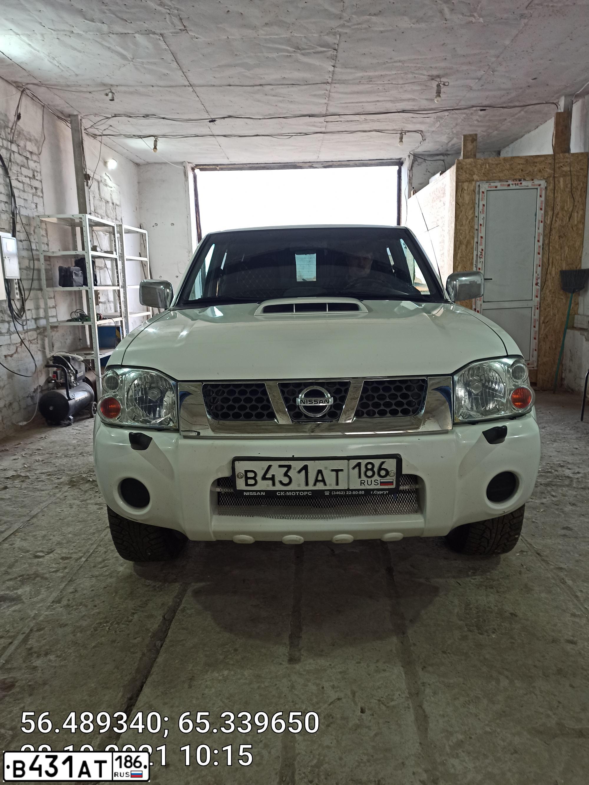 Фото автомобиля NISSAN NP300, 2014 — госномер Р348ХС72. Цвет: Белый