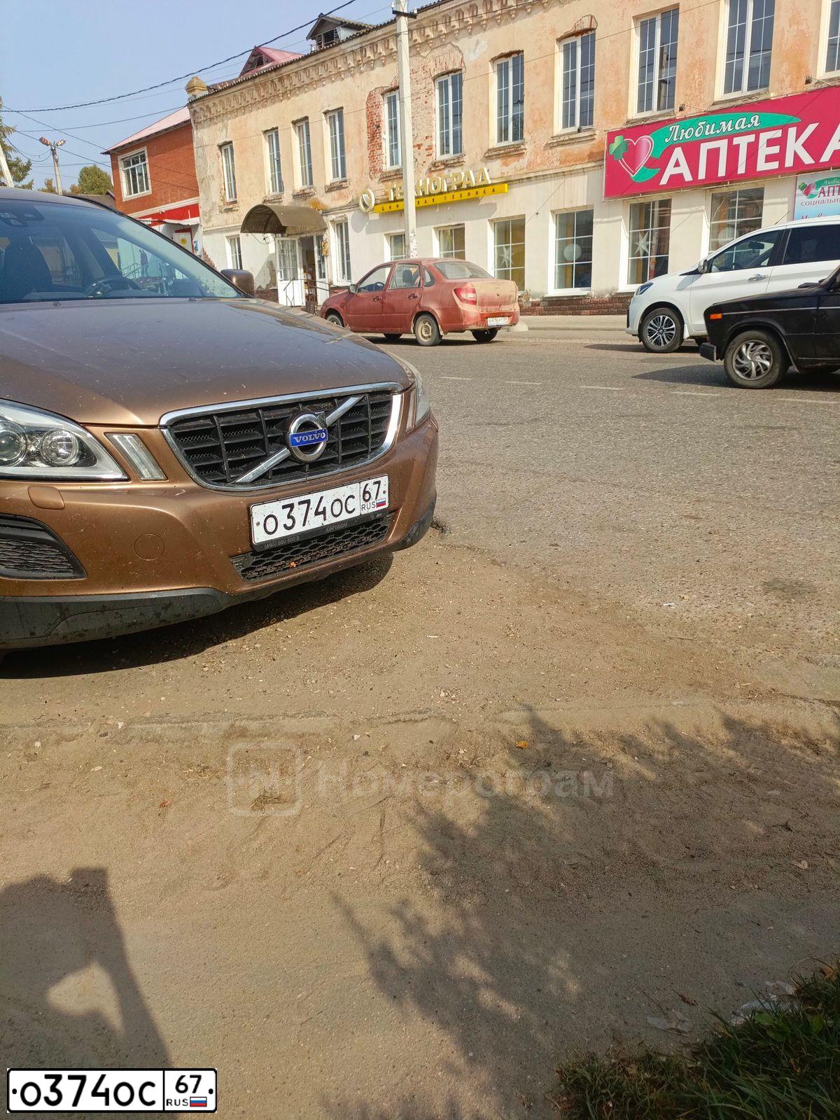 Фото автомобиля VOLVO XC60, 2010 — госномер Е452КК190. Цвет: ЖЕЛТЫЙ
