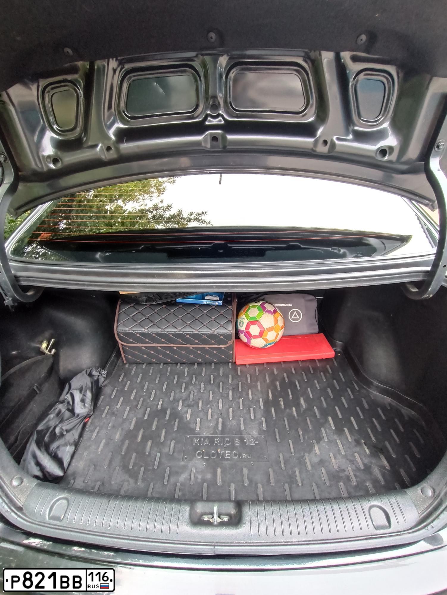 Фото автомобиля KIA RIO, 2012 — госномер М848НА702. Цвет: ЧЕРНЫЙ