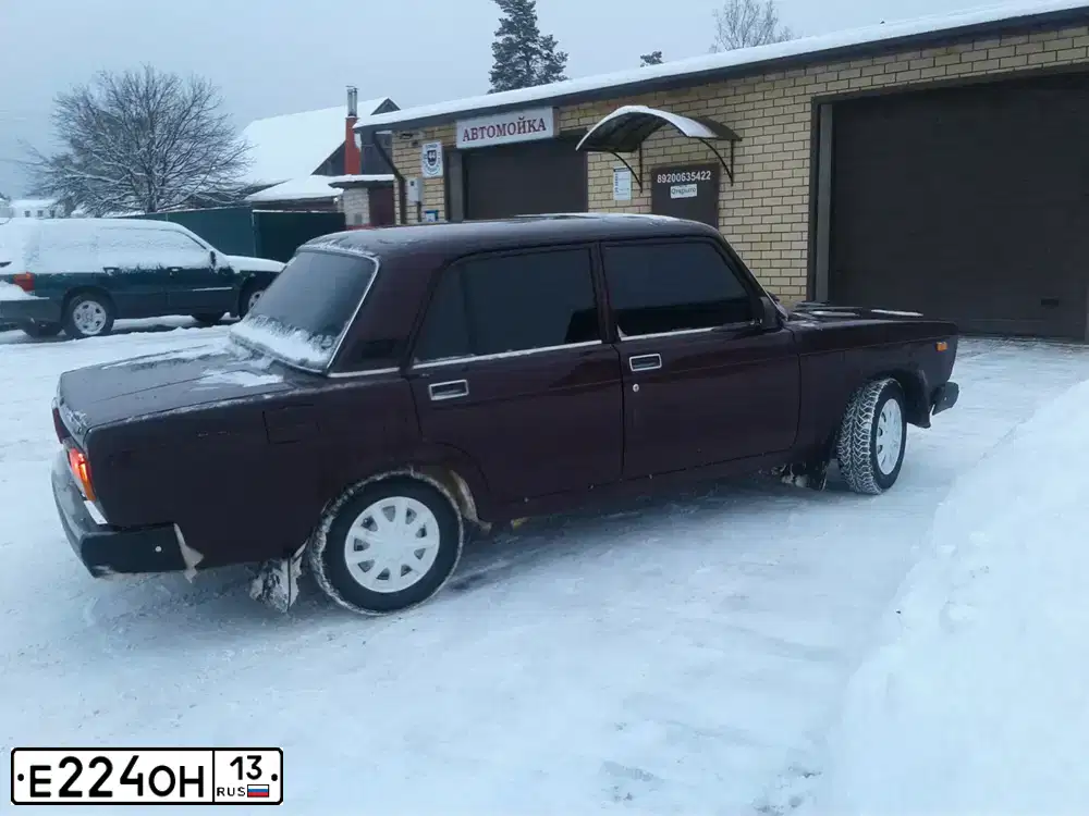 Фото автомобиля LADA 2105 LADA, 2008 — госномер Е224ОН13. Цвет: ТЕМНО-ВИШНЕВЫЙ