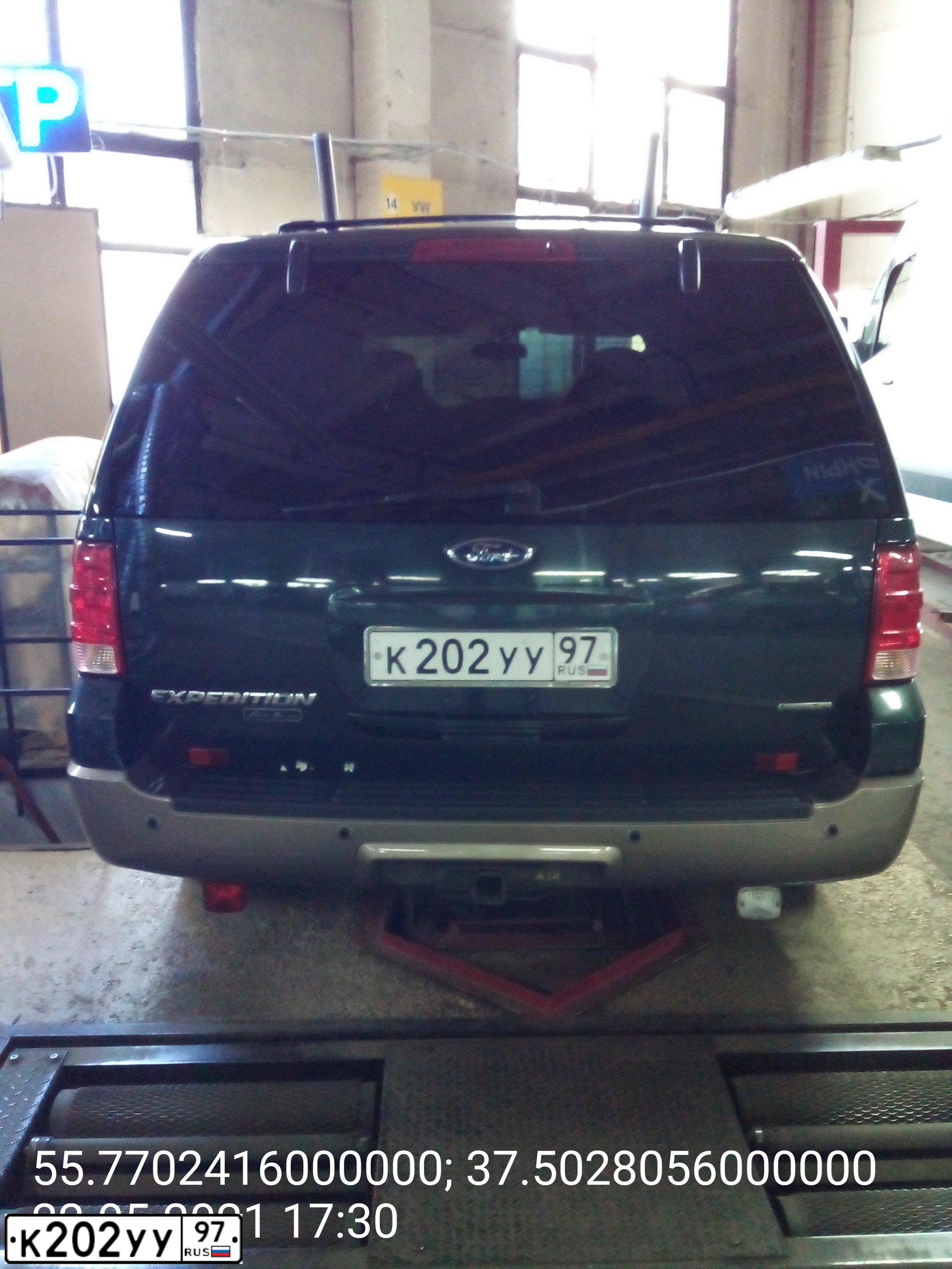 Фото автомобиля FORD EXPEDITION, 2004 — госномер О364НН790. Цвет: Темно-зеленый