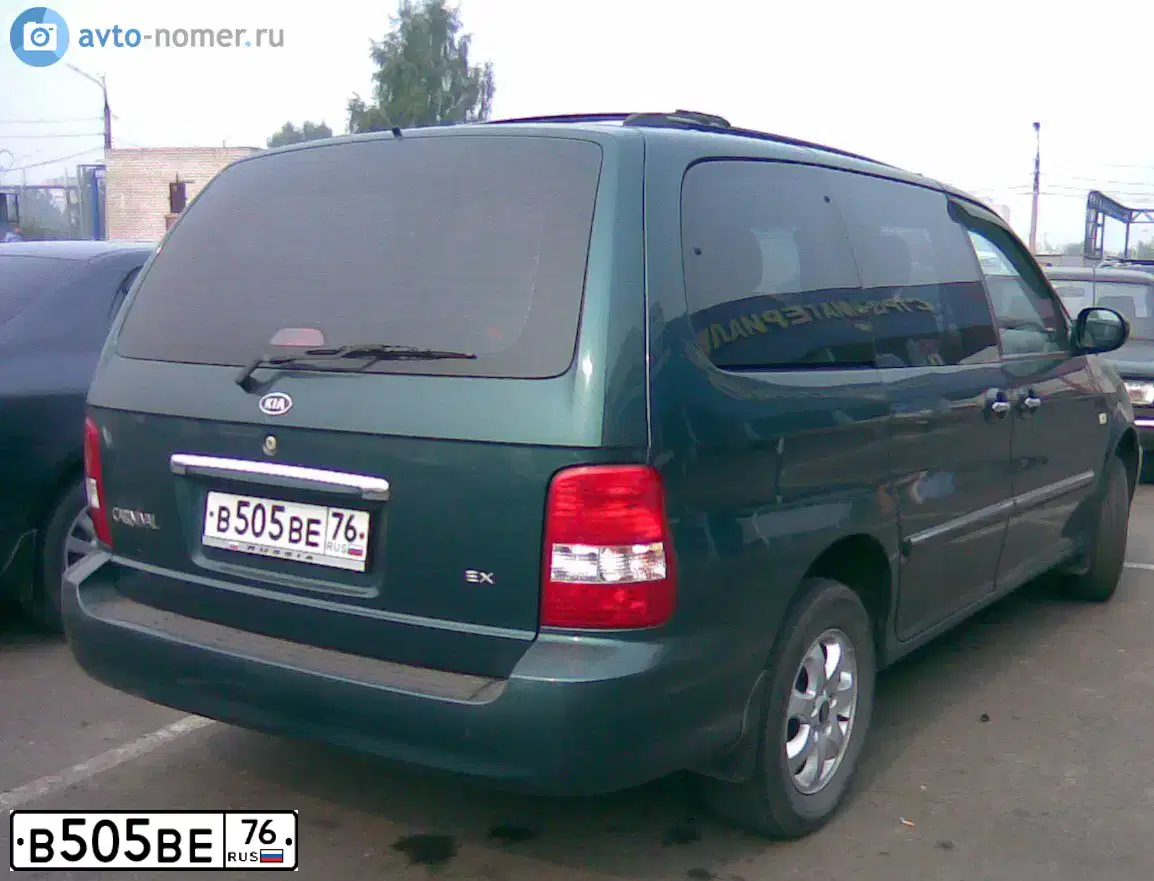 Фото автомобиля KIA CARENS, 2005 — госномер В505ВЕ76. Цвет: ЗЕЛЕНЫЙ