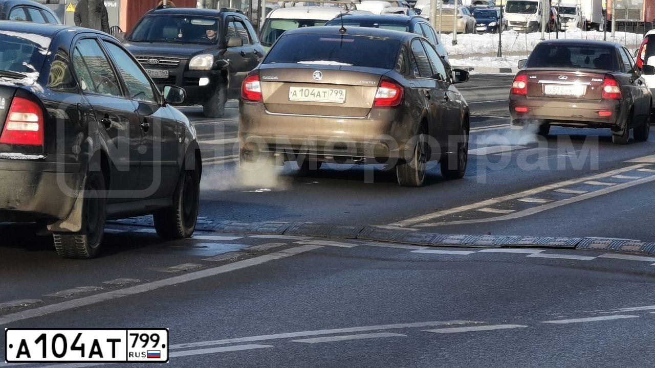 Фото автомобиля SKODA RAPID, 2017 — госномер А104АТ799. Цвет: Коричневый
