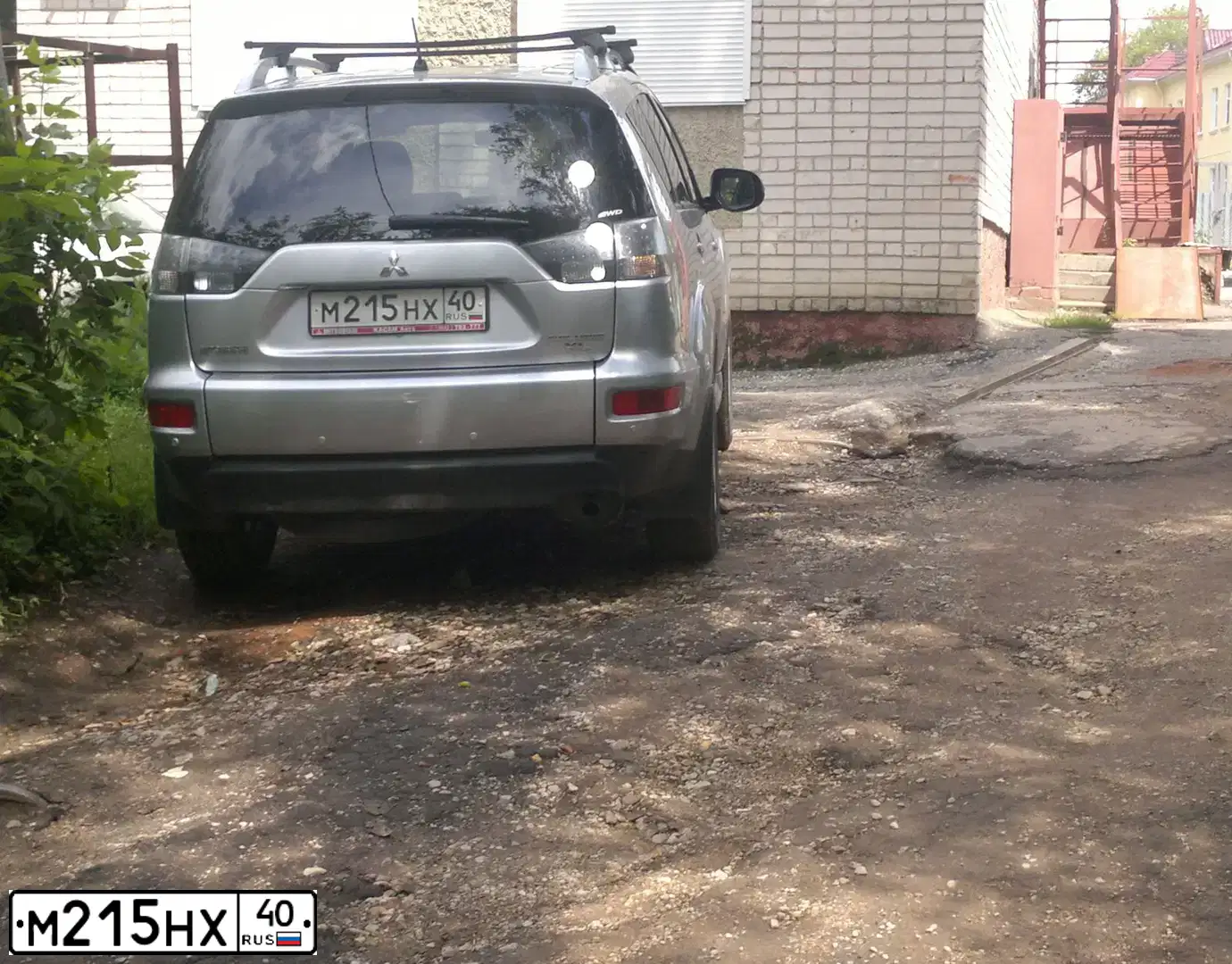 Фото автомобиля MITSUBISHI OUTLANDER, 2010 — госномер С097КР40. Цвет: СВЕРЕБРИСТЫЙ