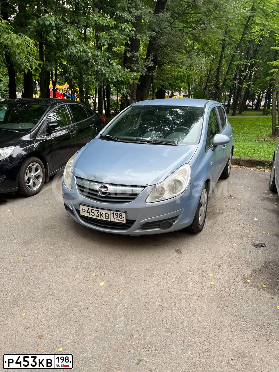 Фото автомобиля OPEL CORSA, 2008 — госномер Р453КВ198. Цвет: СВЕТЛО-ГОЛУБОЙ