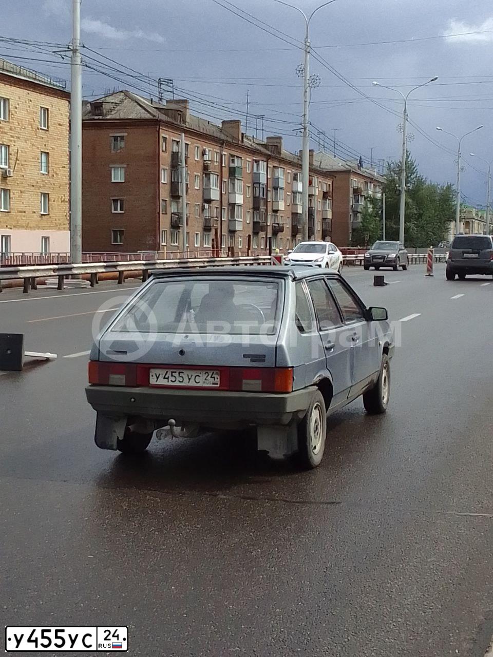 Фото автомобиля LADA 2109 SAMARA, 1990 — госномер У455УС24. Цвет: СИНИЙ